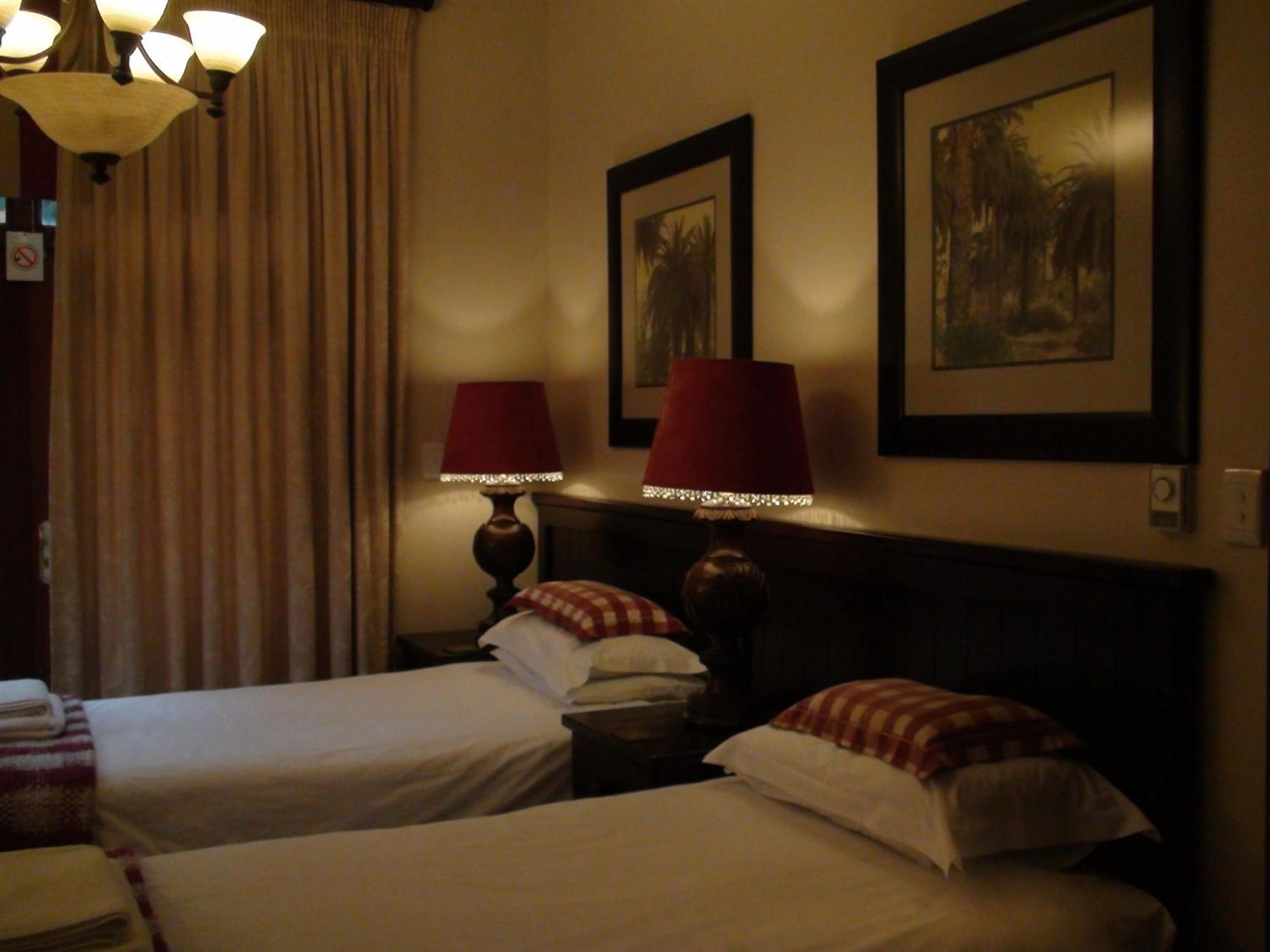 Villa Lugano Guesthouse โจฮันเนสเบิร์ก ภายนอก รูปภาพ