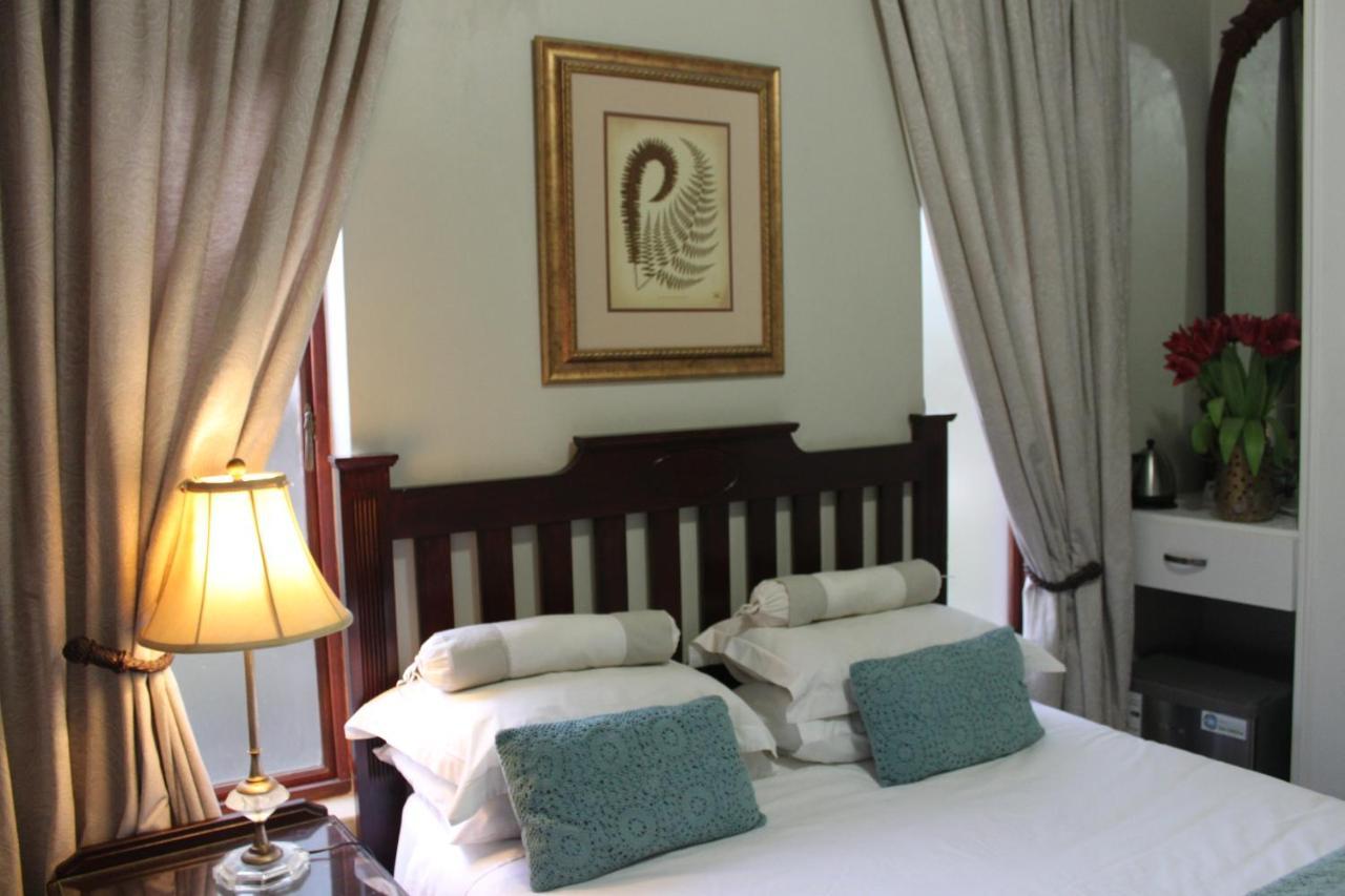 Villa Lugano Guesthouse โจฮันเนสเบิร์ก ภายนอก รูปภาพ
